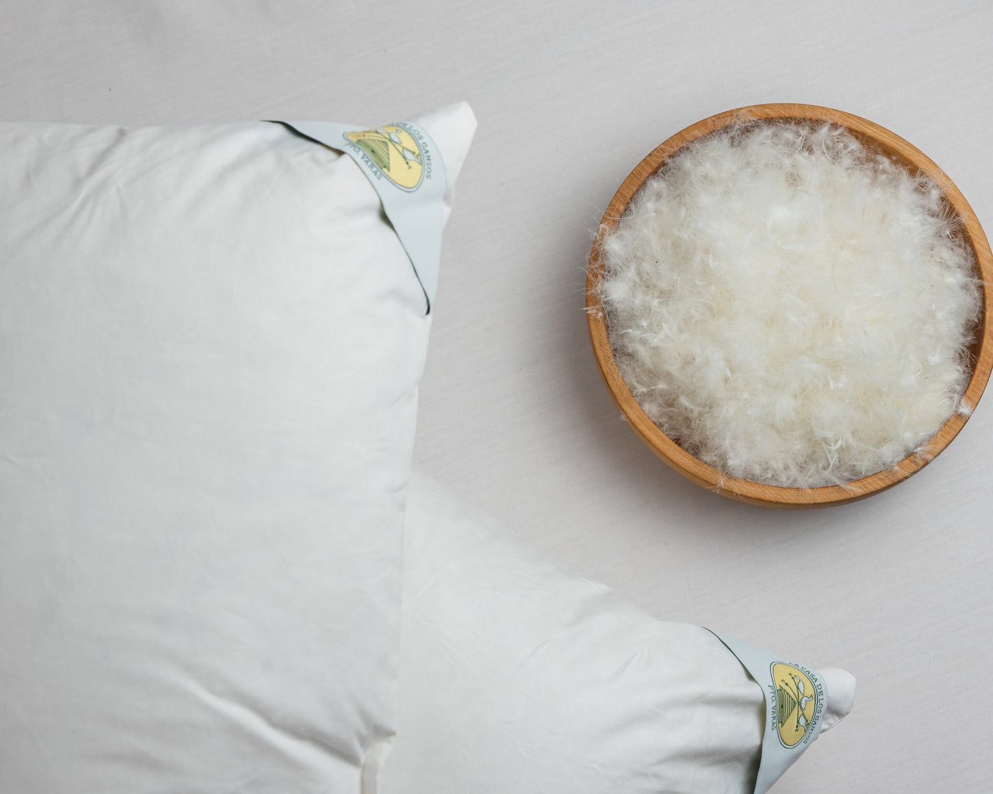 Pluma duvet utilizada en la almohada suave de La Casa de los Gansos, limpia, ligera y de alta calidad