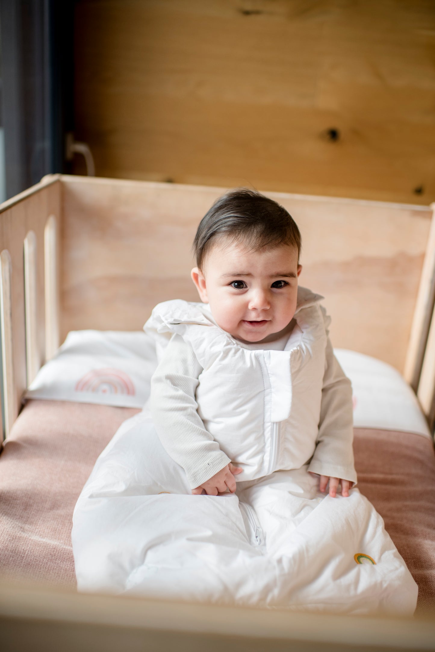 Saquito Aurora de La Casa de los Gansos, abrigo cómodo y seguro para bebés.